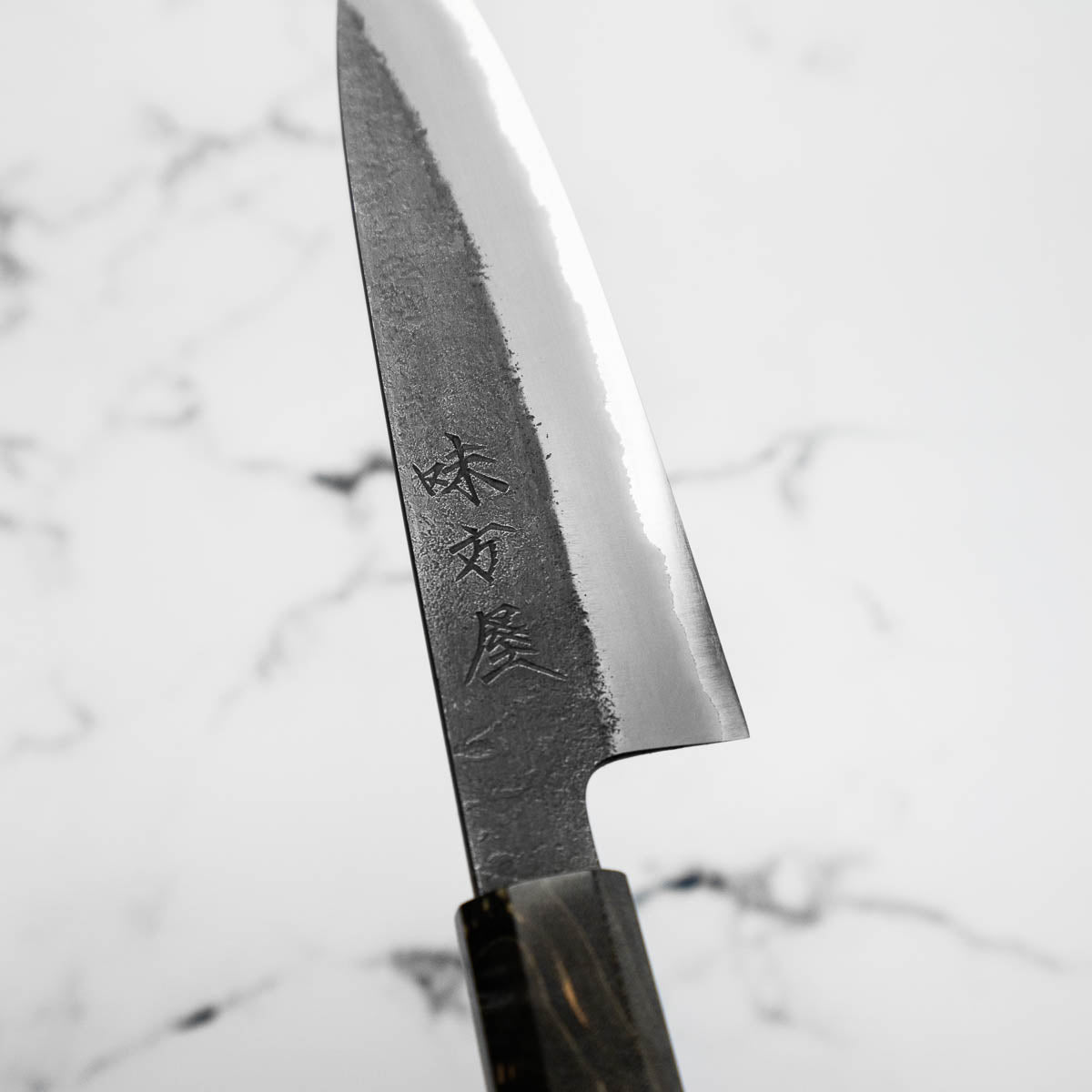 Mutsumi Hinoura Ajikataya White 2 SS Clad Petty 135mm - Dark Maple