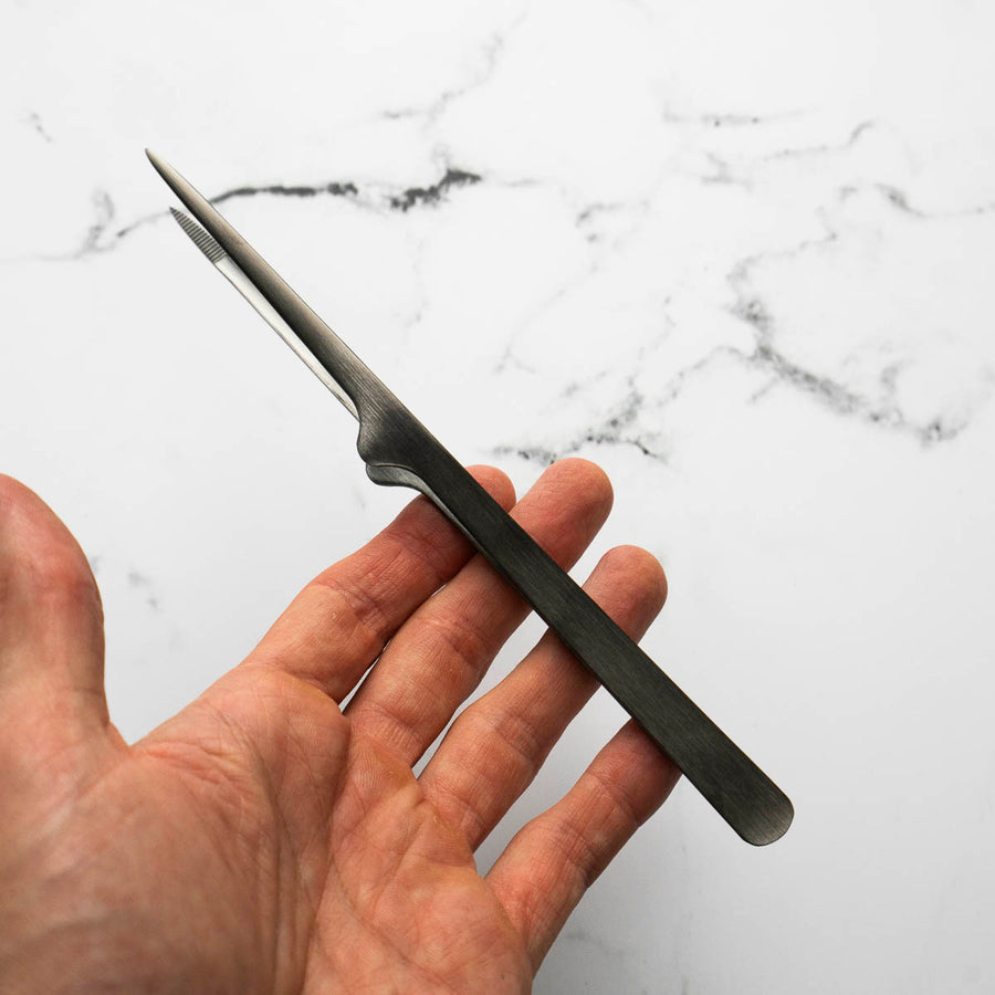 Gestura Petite Stando Tweezer - Gunmetal