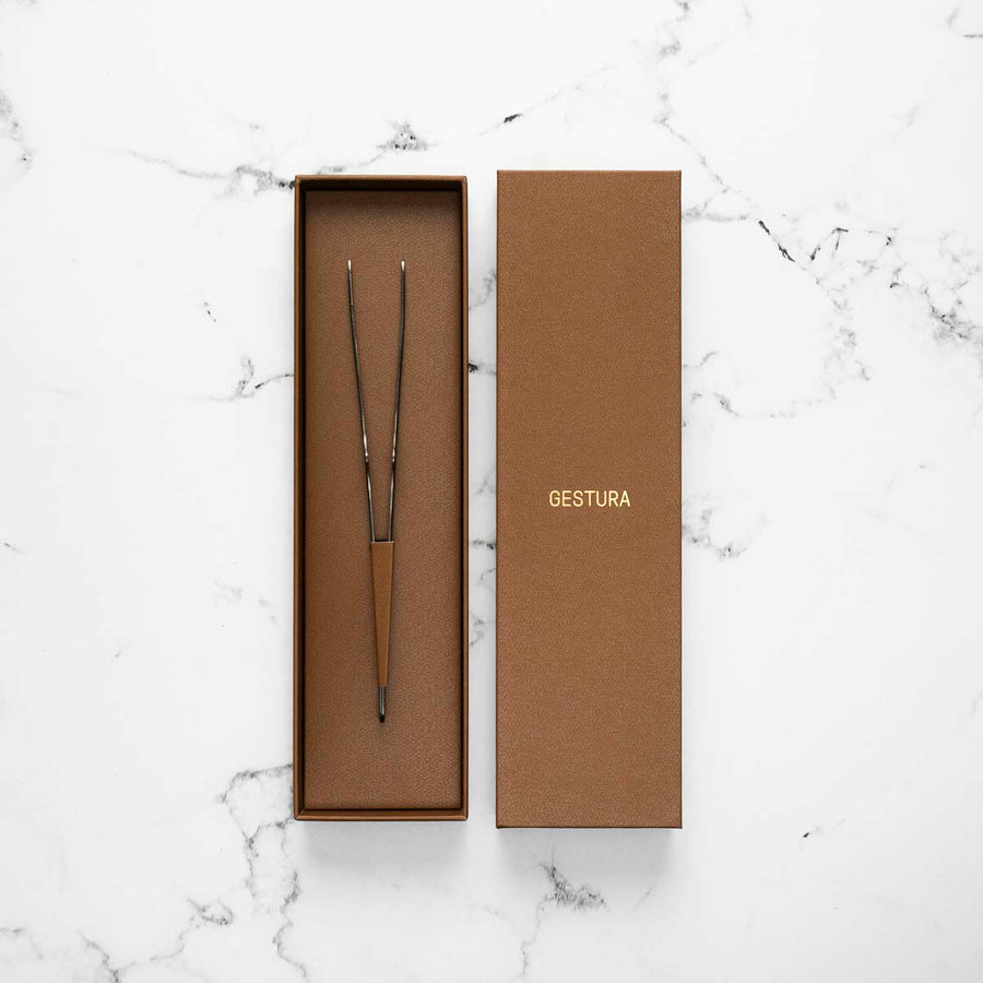 Gestura Petite Stando Tweezer - Gunmetal
