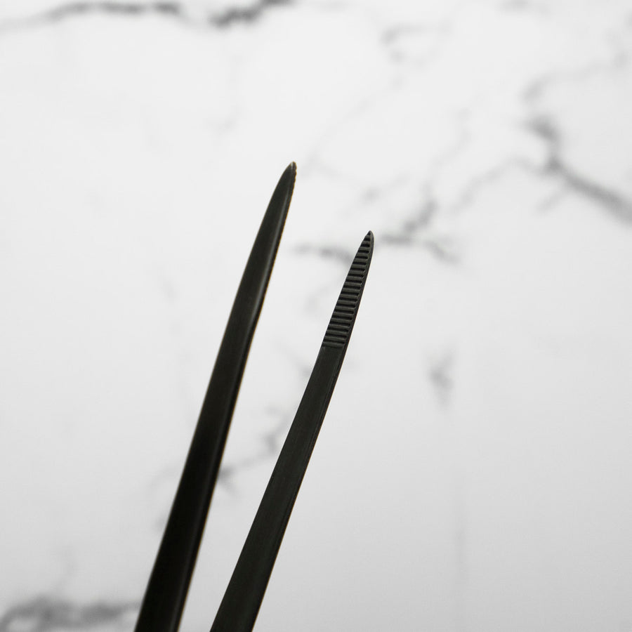 Gestura Petite Stando Tweezer - Gunmetal